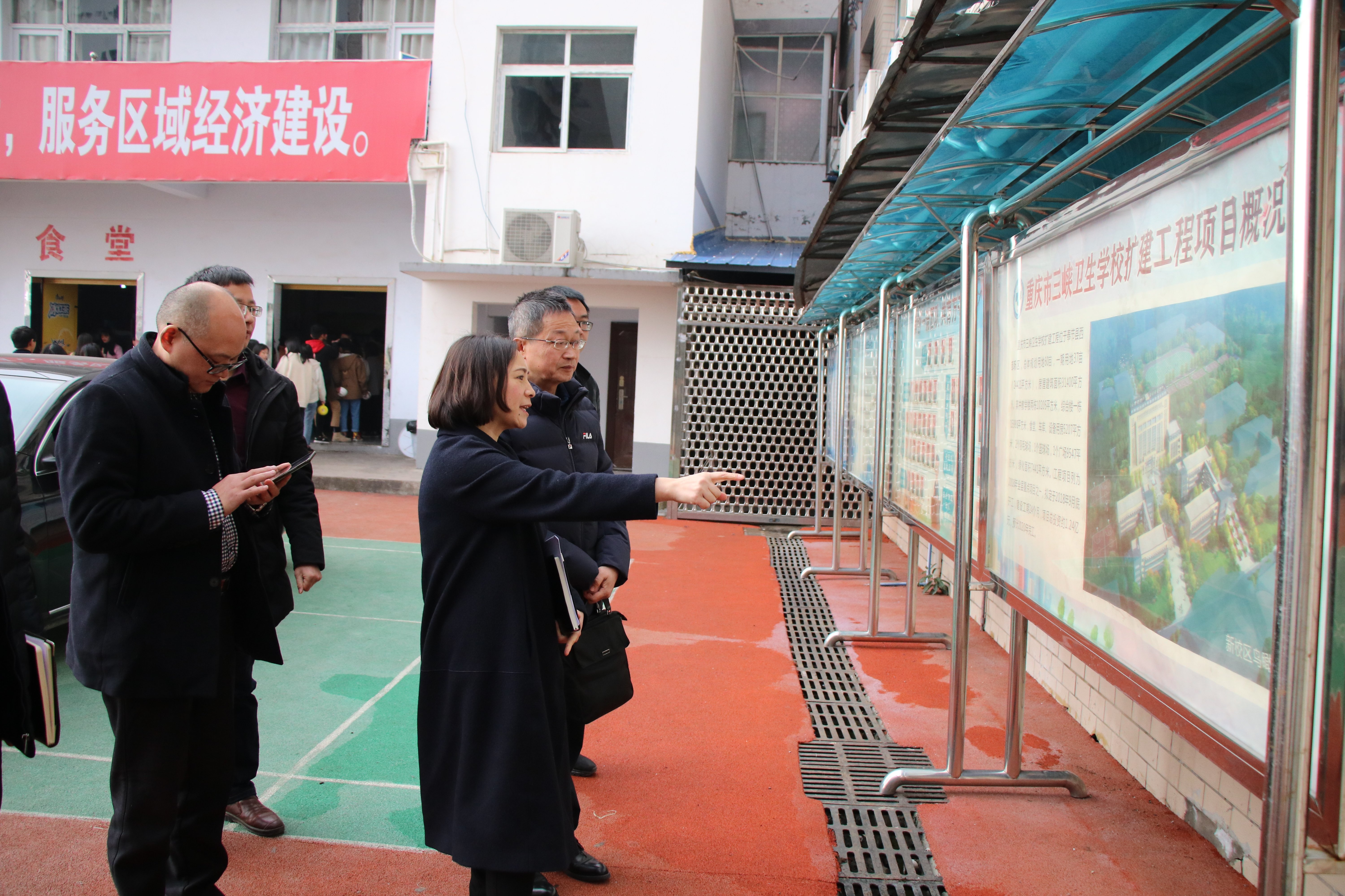 12.17三峡卫校：重庆三峡医药高等专科学校副校长袁定明一行到三峡卫校调研指导工作2.JPG