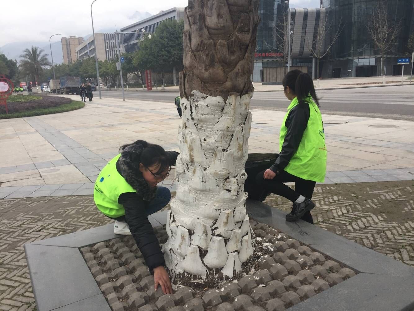 3.2三峡卫校：携手春雨康复中心参与新时代文明实践志愿者服务活动2.jpg